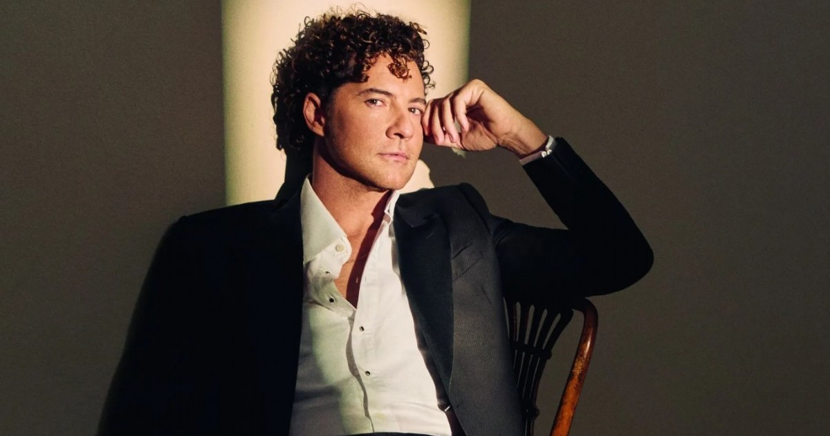 David Bisbal presentó “Eternos”, un álbum dedicado a clásicos del pop romántico en español que acompañará con una nueva gira por América.