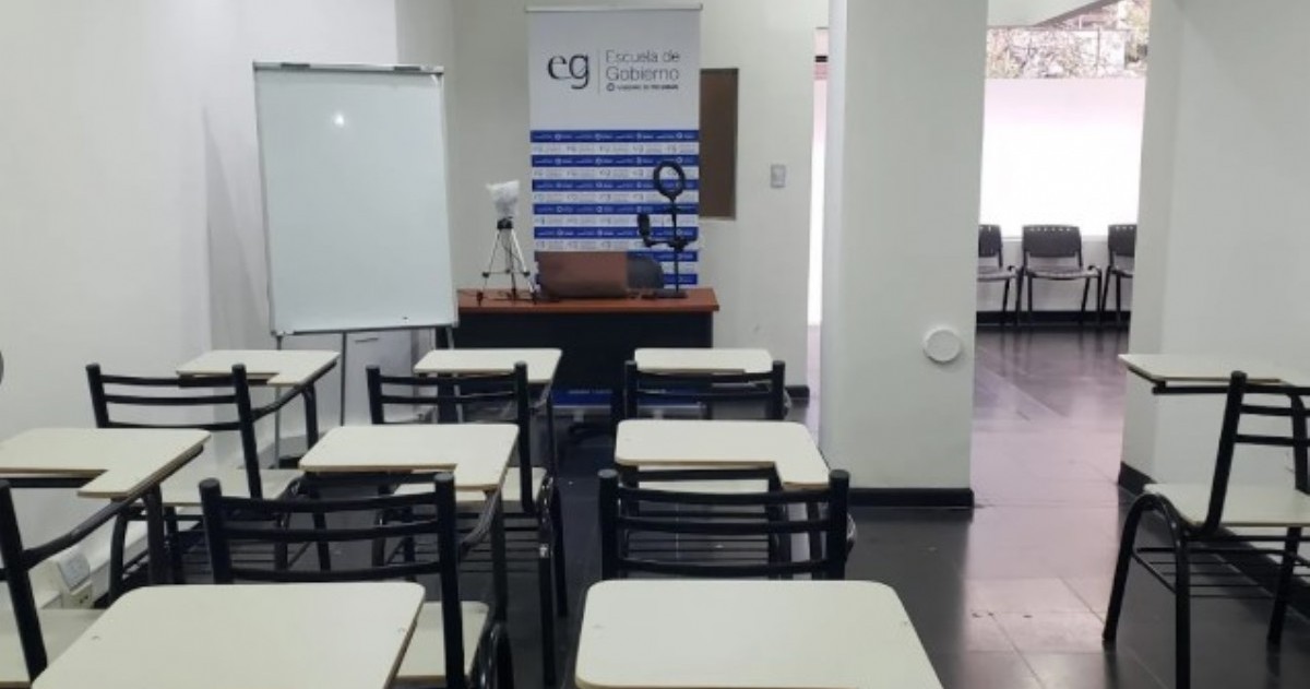 La Escuela de Gobierno presentó una nueva oferta académica en alianza con la UNSTA y Fundación Proponer. Incluye carreras virtuales con rebajas del 60% para quienes trabajan en el Estado y sus hijos o parejas.