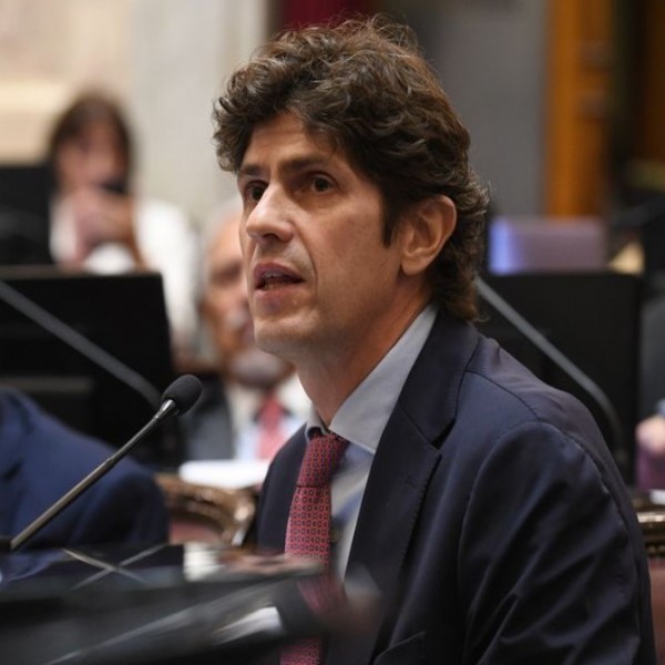 Martín Lousteau cuestionó el superávit de Milei: "Te pasó el déficit a vos"