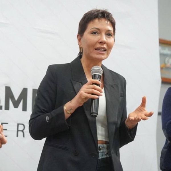 Mayra Mendoza y Eva Mieri entregaron 200 protectores auditivos para escuelas e instituciones de Quilmes