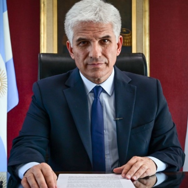 Poggi adjudicó por decreto una casa a un concejal oficialista y crecen las dudas sobre el proceso