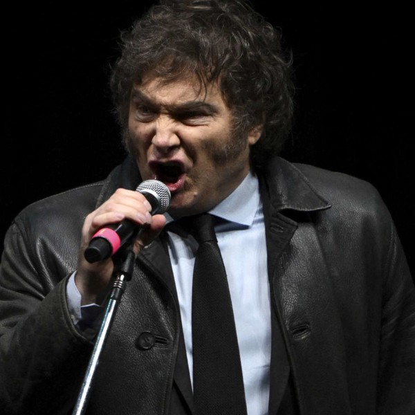 Milei confesó que ensaya a las 2 de la mañana para cantar en el Movistar Arena