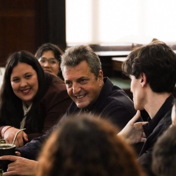 Massa reunió a más de mil jóvenes y afirmó que "se viene una etapa de renovación" en el peronismo