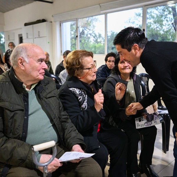 Malvinas Piano: el primer encuentro de pianistas locales emocionó al distrito y tuvo a Leo Nardini en primera fila