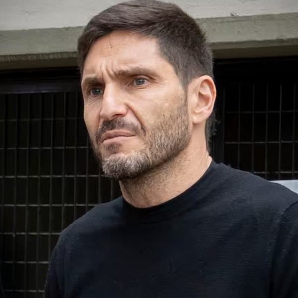 Denuncian una red de cuentas falsas que sale a defender a Pullaro y exigen conocer quién la financia