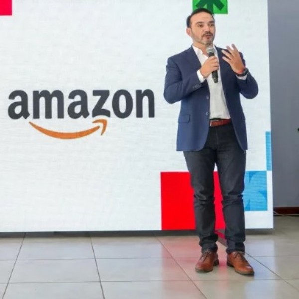Juan Pablo Valdés firmó un acuerdo con Amazon Web Services que incluye capacitación en IA