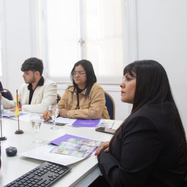 Eva Mieri recibió a la alcaldesa de Santo Tomás y avanzó en una agenda conjunta entre Quilmes y Colombia