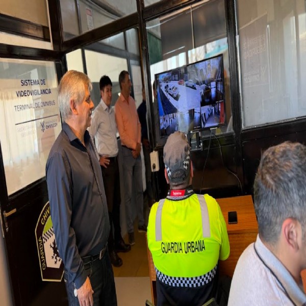 Chivilcoy inauguró una nueva sala de videovigilancia en la Terminal de Ómnibus con 14 cámaras conectadas al sistema 911
