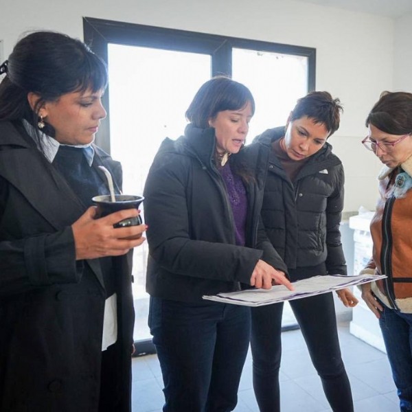 Quilmes: Mayra Mendoza y Eva Mieri recorrieron 28 viviendas de La Odisea que ya superan el 90 por ciento de ejecución