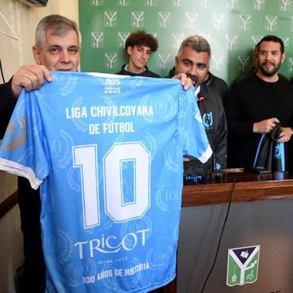 Chivilcoy presentó las camisetas de sus selecciones Sub-13 y Sub-15 antes del debut frente a Junín