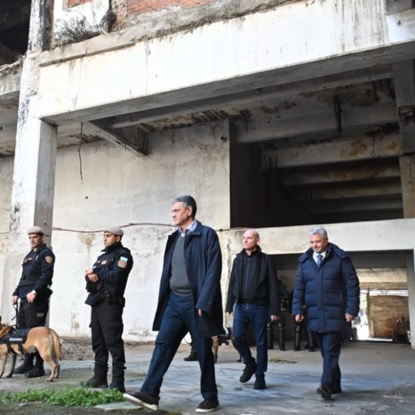 CABA recuperó la propiedad usurpada número 900 con el desalojo de una fábrica tomada durante 40 años en Nueva Pompeya