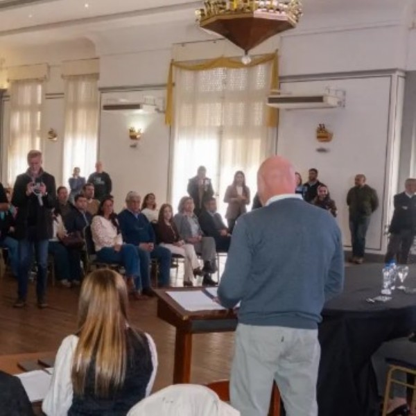 Arturo Rojas anunció la subasta de la parcela del Teatro Auditórium y habló de recuperar el Complejo Casino de Necochea