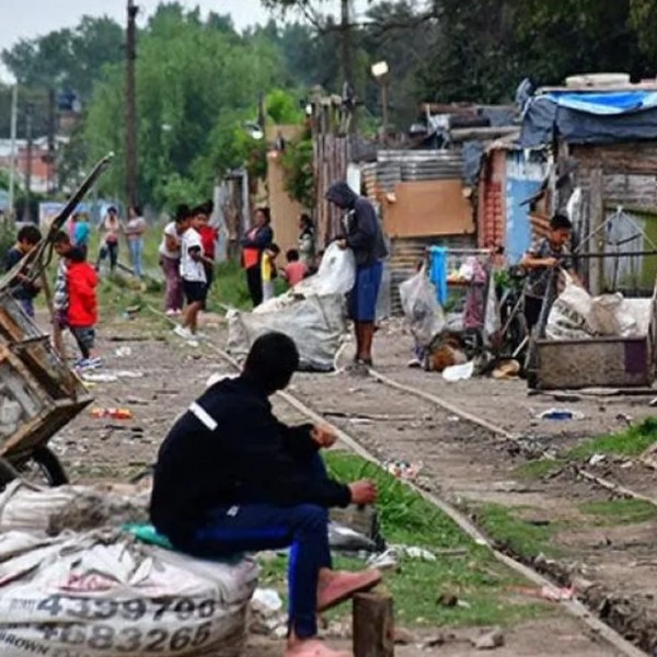 Agustín Salvia dijo que la baja de la pobreza del Indec es una "ficción metodológica" y apuntó al peso de las tarifas