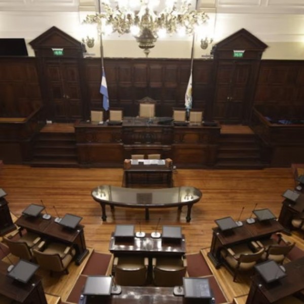 En Mendoza impulsan eliminar las vacaciones de invierno de los legisladores por considerarlas un "privilegio"