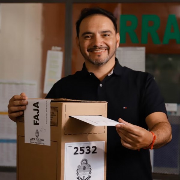 Corrientes se despega de las nacionales: Valdés confirmó que desdoblará las elecciones de 2027