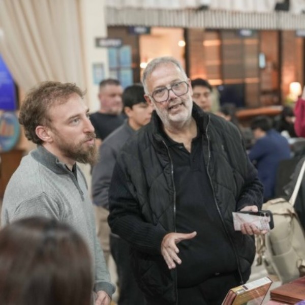 Federico Otermín participó de la Feria del Libro Cristiano en Banfield y destacó el trabajo de las iglesias en Lomas