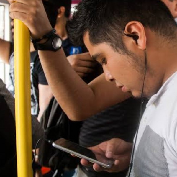 México restringirá el uso de celulares durante toda la jornada escolar desde el 3 de noviembre