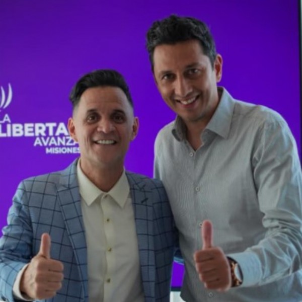 Roberto Edgar dejó los escenarios por un rato y se lanzó con La Libertad Avanza para gobernar Puerto Iguazú