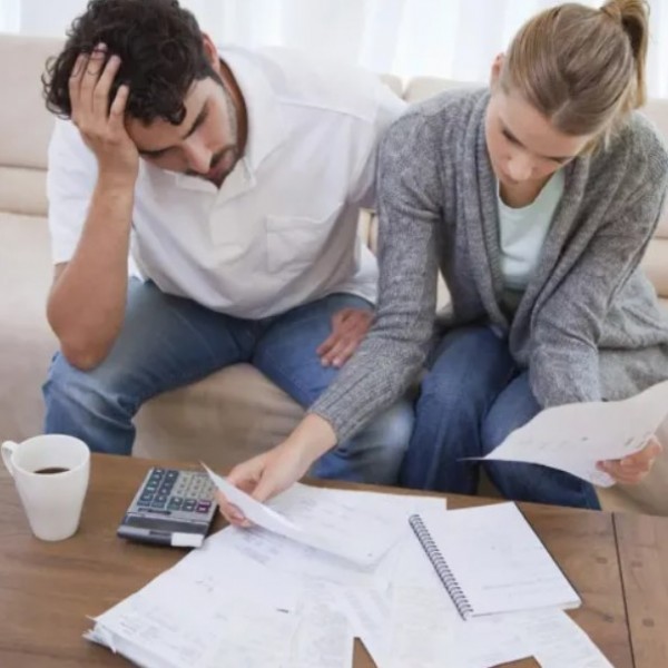 La morosidad se dispara, jóvenes rozan el 40 por ciento y en jubilados se cuadruplicó en un año