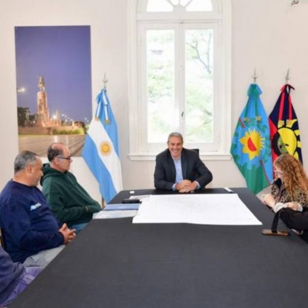 Darío Golía anunció un nuevo pozo de agua y mejoras tras reemplazar una válvula de 1928 en Chacabuco