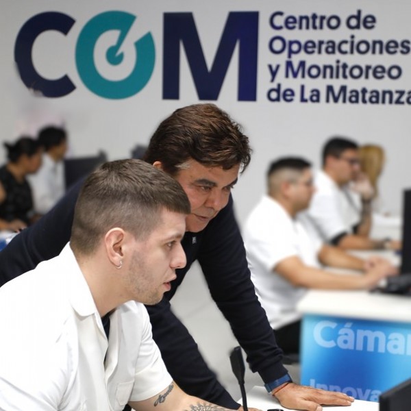 Fernando Espinoza presentó el Sistema Multiagencia que integra el 911 con el COM y utiliza inteligencia artificial