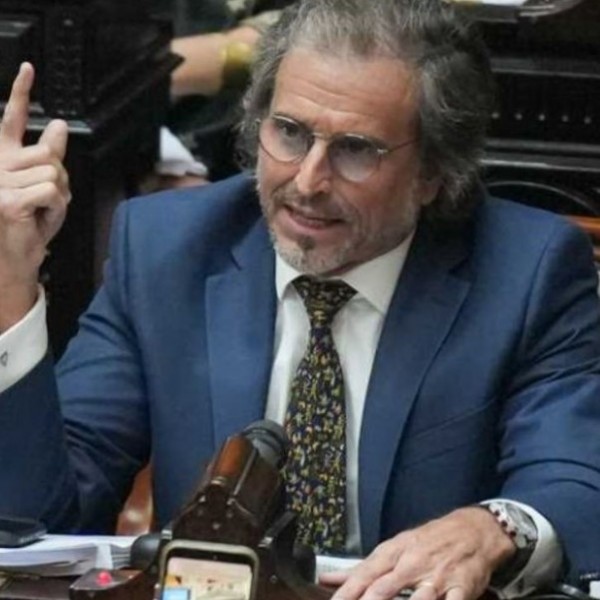 Benegas Lynch acusó a García Cuerva de "militar con sotana el regreso del peronismo"