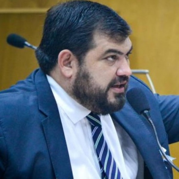 Romano Norri cuestionó a Chahla: "Como toda mujer, se encarga del maquillaje"
