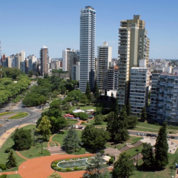 Vivir en Rosario cuesta casi 2,5 millones de pesos y ningún sueldo alcanza