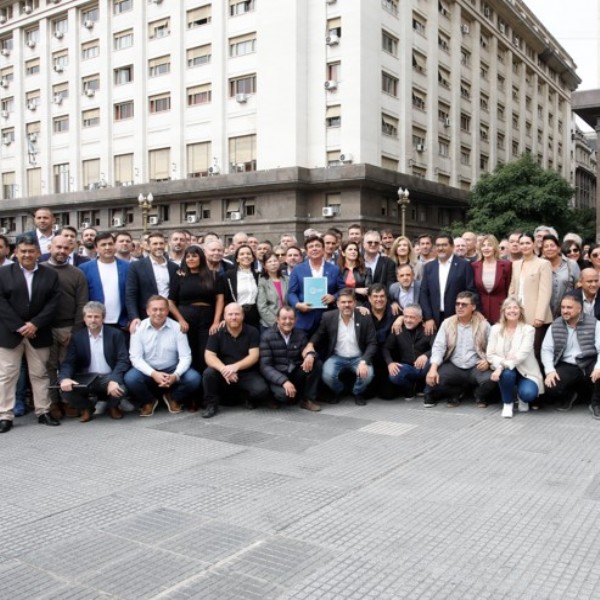 La Federación Argentina de Municipios dijo que el Gobierno recaudó 3,5 billones en combustibles y no los usó