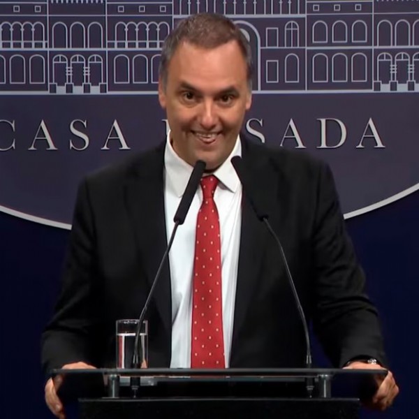 En plena polémica, Adorni duplicó su sueldo y ya cobra cerca de 7 millones de pesos