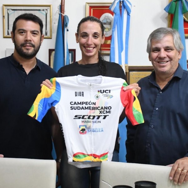 Marina Arce fue recibida por Britos tras consagrarse campeona sudamericana de XCM en Uruguay
