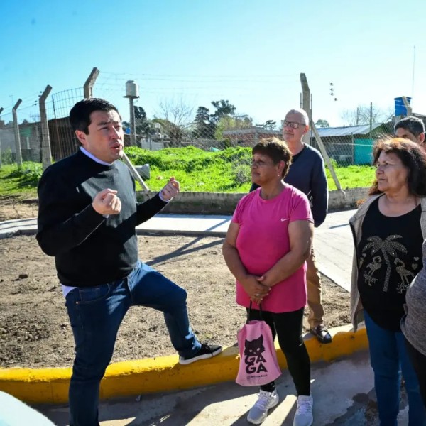 Malvinas Argentinas inauguró nuevas cuadras pavimentadas en Villa de Mayo y Grand Bourg
