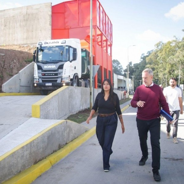 Eva Mieri presentó una tolva en el Eco Parque Quilmes que eleva la capacidad a 600 toneladas diarias