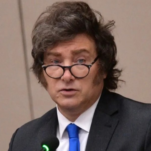 Deudas, desempleo y caída de apoyo: Milei pierde terreno entre los jóvenes que fueron clave en 2023