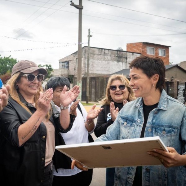 Eva Mieri, en el aniversario de La Paz: "Ya llevamos más de 100 cuadras de pavimento y para 2027 la meta es llegar a 130"