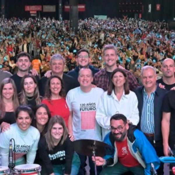 El socialismo reunió a más de 5.000 personas en Rosario y empezó a marcar el rumbo hacia 2027